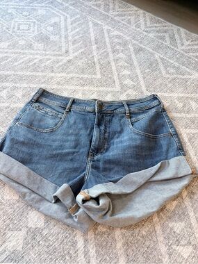 Blue Denim Cuffed Women’s Shorts
